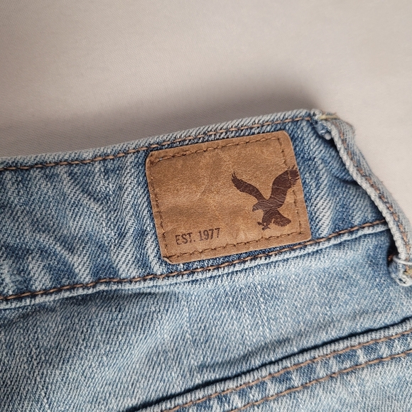 American Eagle Lightwash Hi Rise Festival Distressed Shorts Size 4 - Picture 6 of 12